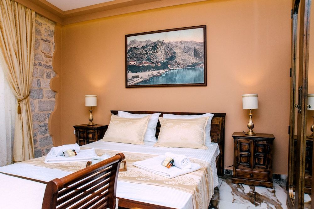 D & Sons Apartments Luxury Apartment, 2 Bedrooms, Balcony