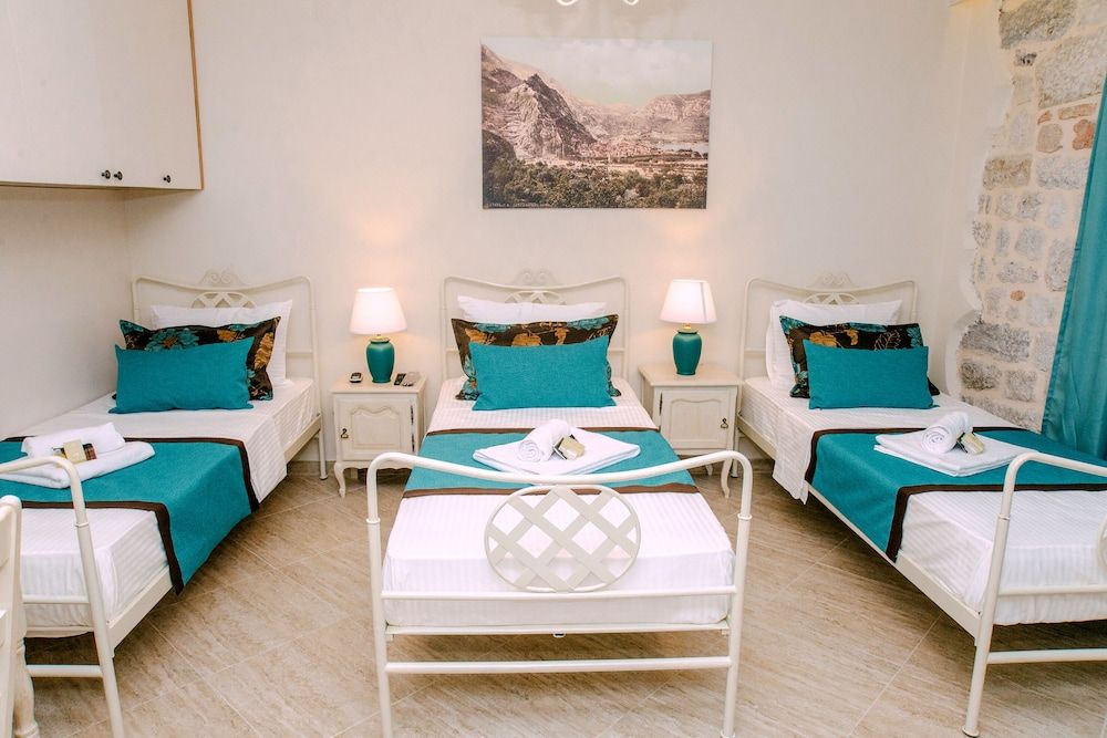 D & Sons Apartments Deluxe Apartment, 2 Bedrooms 4