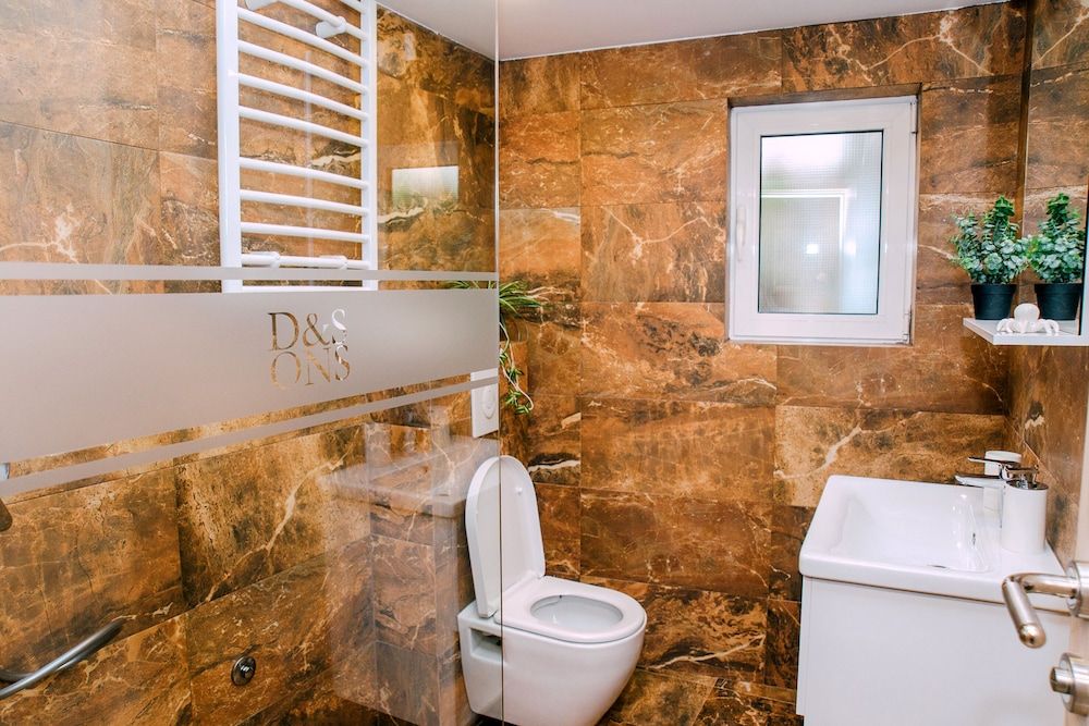 D & Sons Apartments Luxury Apartment, 2 Bedrooms, Balcony 15