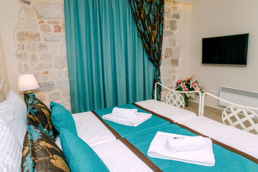 D & Sons Apartments Deluxe Apartment, 2 Bedrooms 3