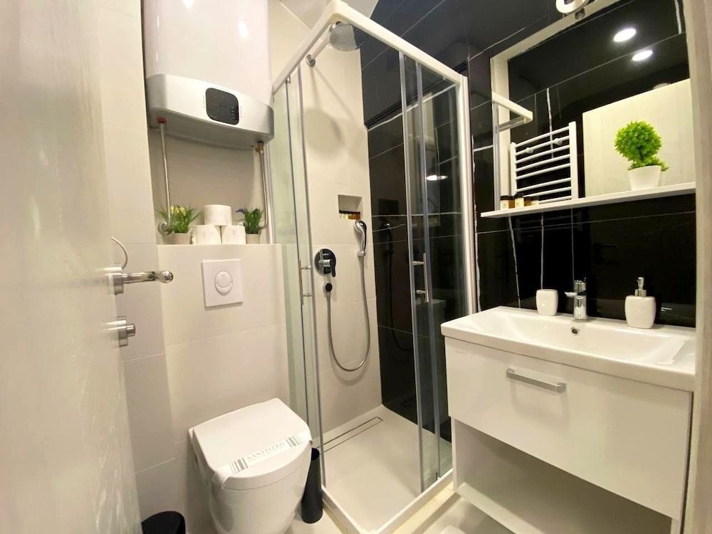 D & Sons Apartments Exclusive Apartment, 2 Bedrooms 9