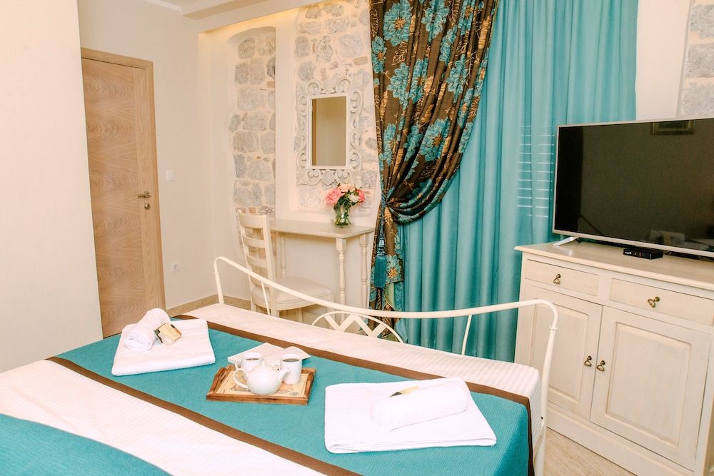 D & Sons Apartments Deluxe Apartment, 2 Bedrooms 9