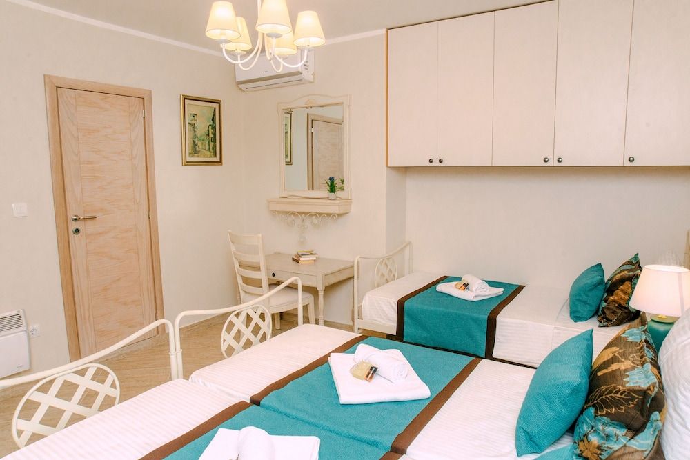 D & Sons Apartments Deluxe Apartment, 2 Bedrooms 10