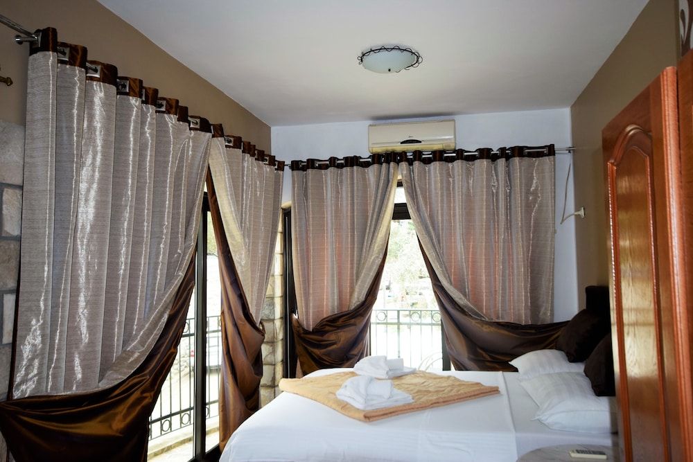 Monte Perla Residence Double Room, Balcony, Partial Sea View 2