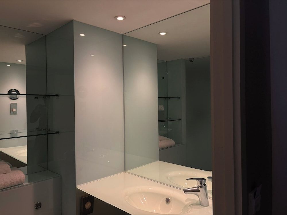 B&B HOTEL Derby Twin Room 7