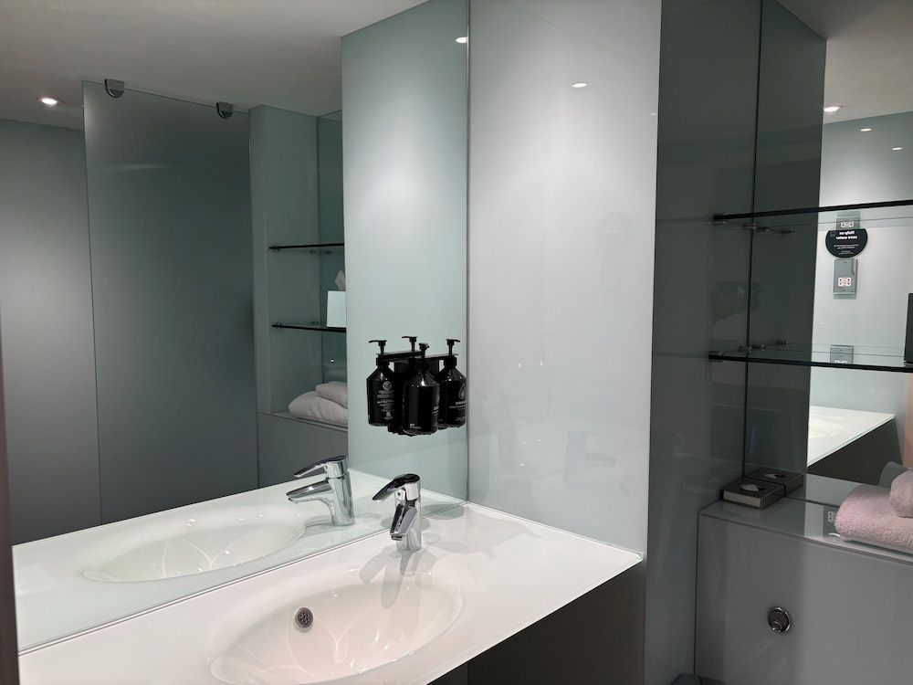 B&B HOTEL Derby Twin Room 6