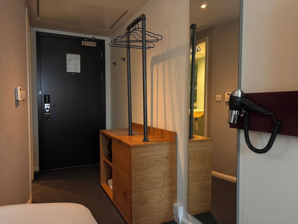 B&B HOTEL Derby Twin Room 9