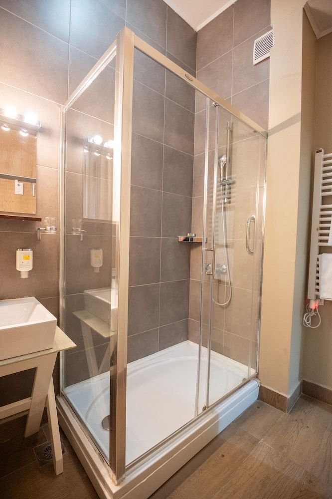 Hotel London B&B Twin Room 7