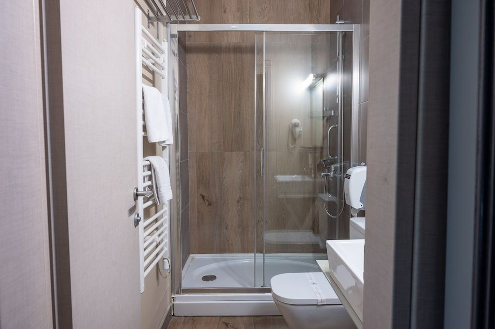 Hotel London B&B Twin Room 6