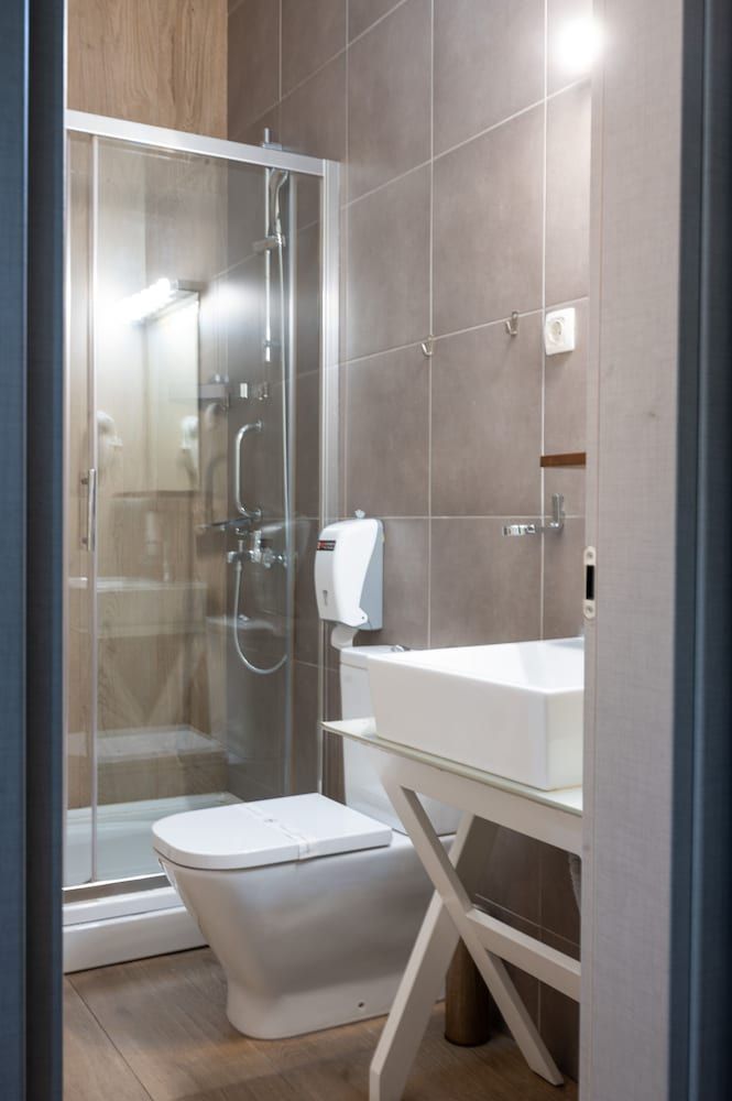 Hotel London B&B Twin Room 5