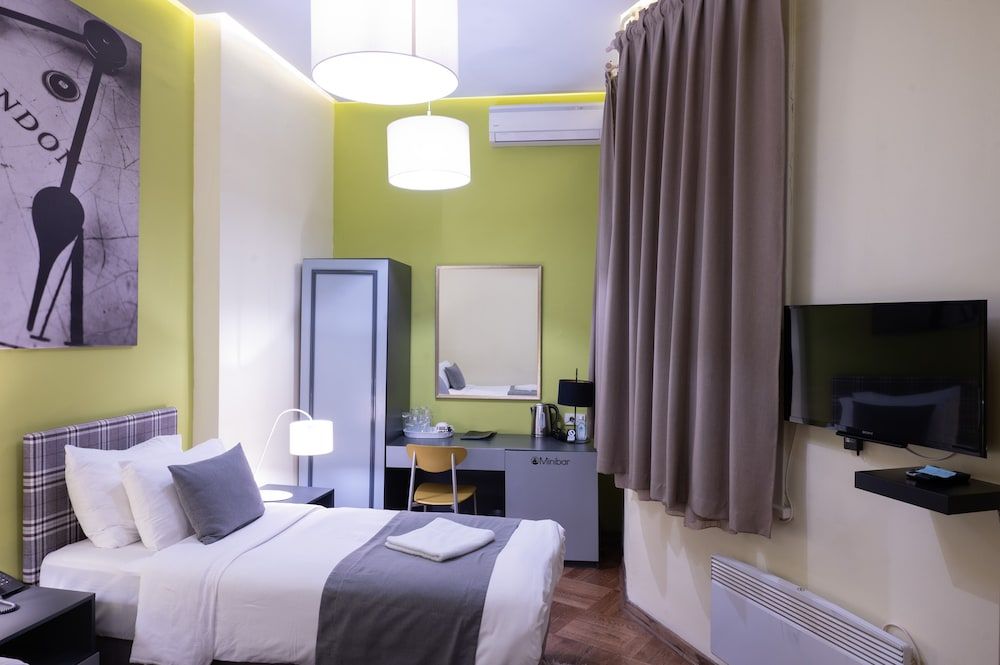 Hotel London B&B Twin Room 3