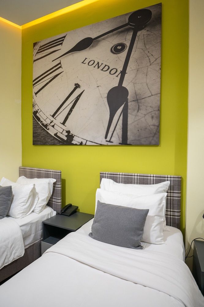 Hotel London B&B Twin Room