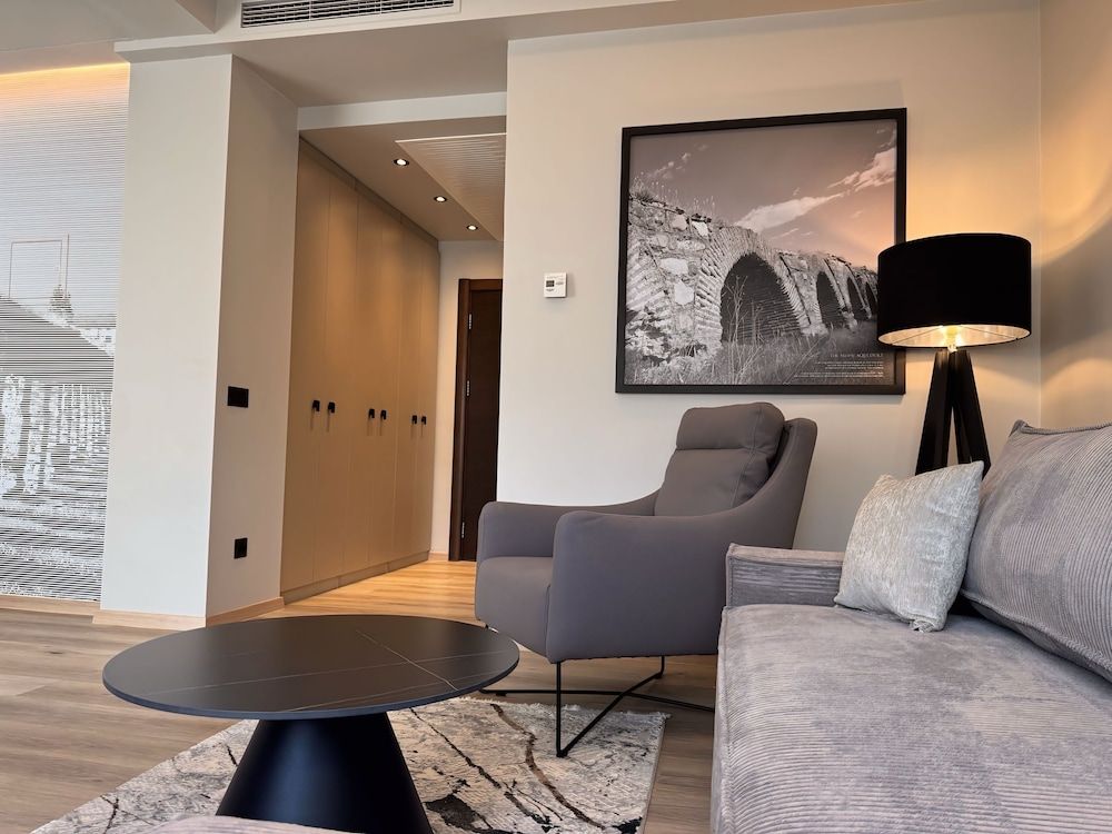 Queen's Hotel Junior Suite, 1 Bedroom 6