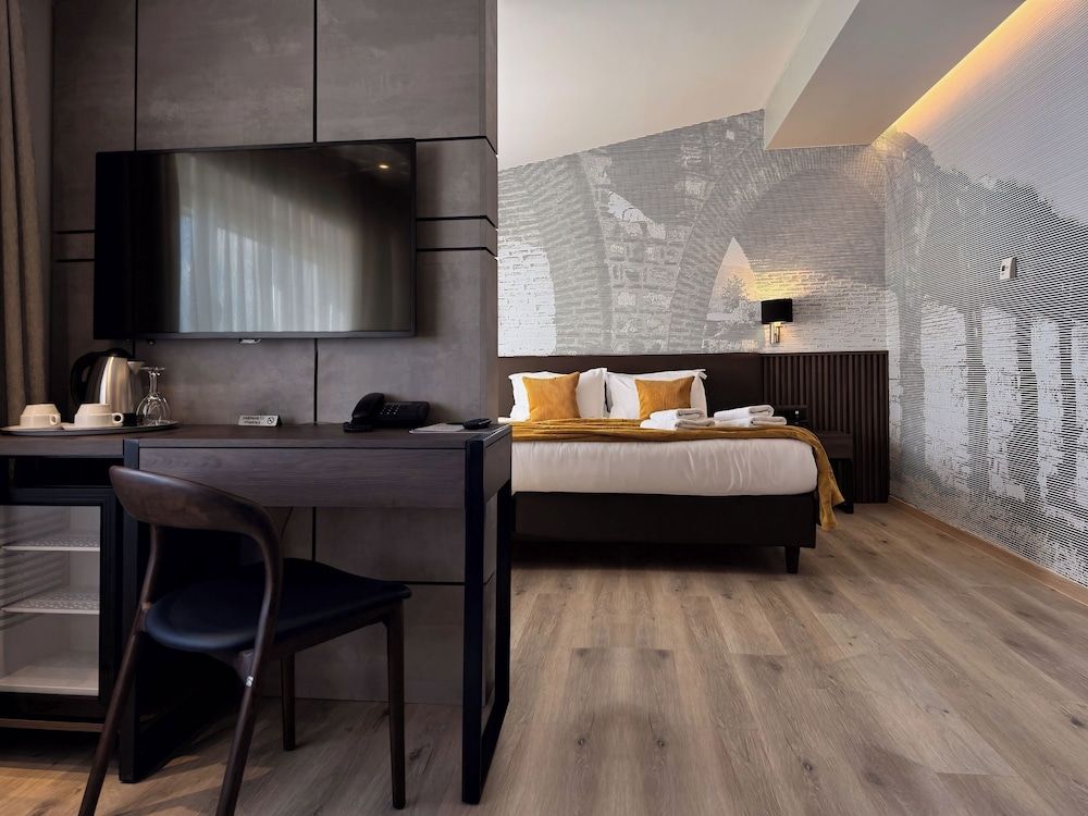 Queen's Hotel Junior Suite, 1 Bedroom 3