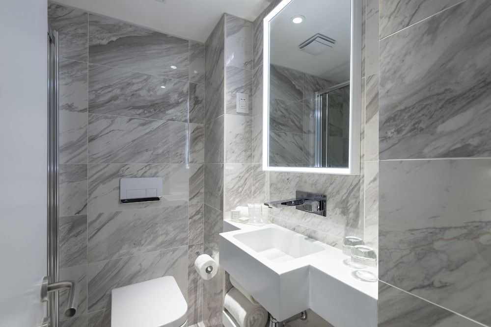 45 by Director Standard Double Room, 1 Queen Bed 7