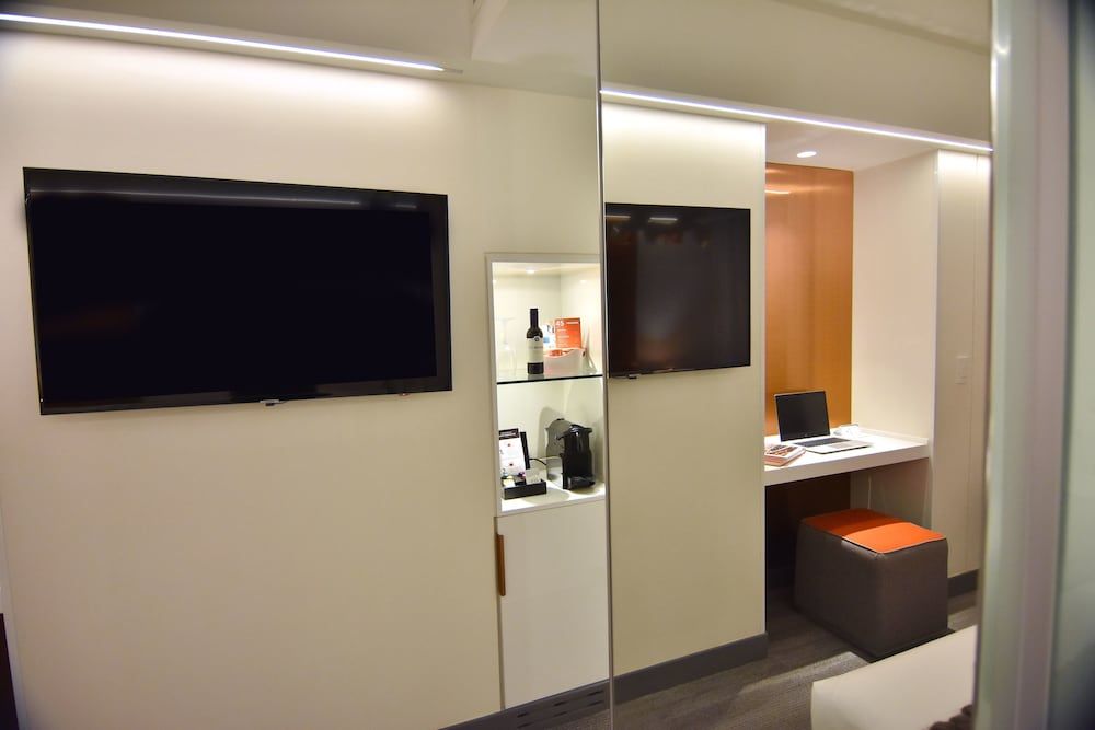 45 by Director Standard Double Room, 1 Queen Bed 12