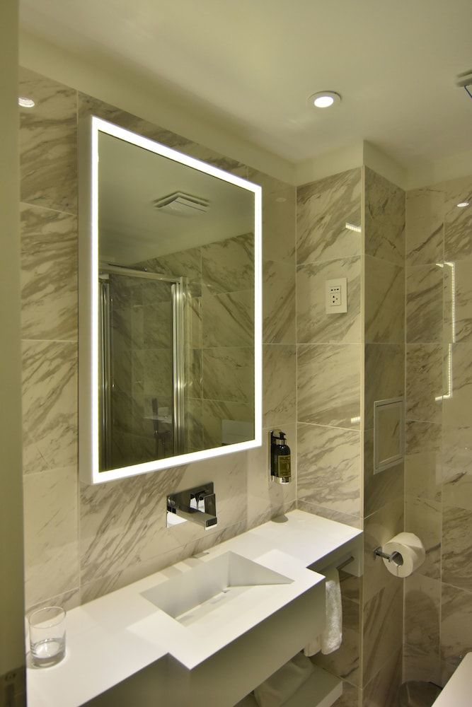 45 by Director Superior Single Room, 1 King Bed 10