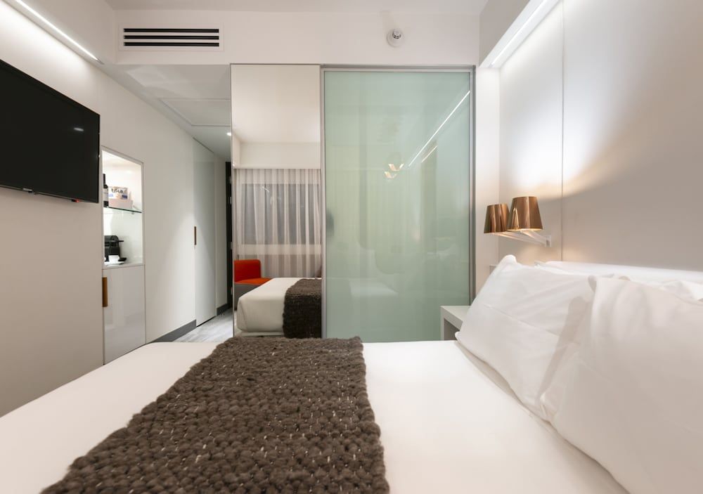 45 by Director Standard Double Room, 1 Queen Bed 4