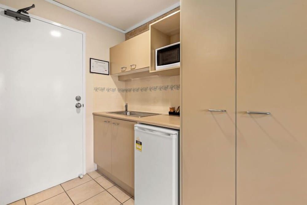 Macquarie Barracks Motor Inn Executive Queen Room (Not Pet Friendly) 3