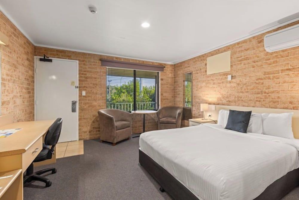 Macquarie Barracks Motor Inn Executive Queen Room (Not Pet Friendly)