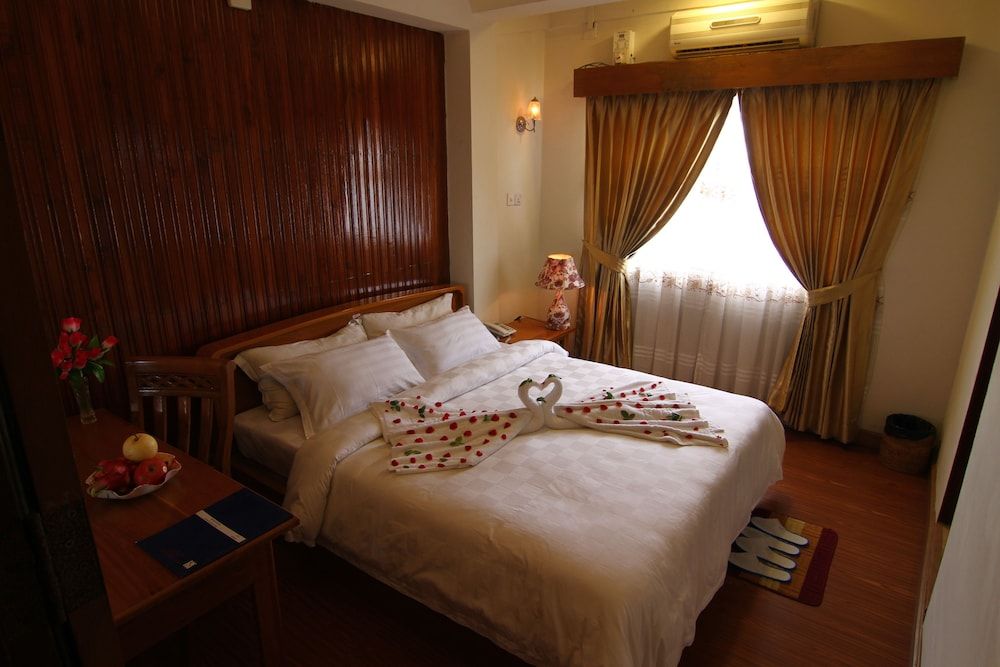 Shwe Htee Hotel Yangon Suite