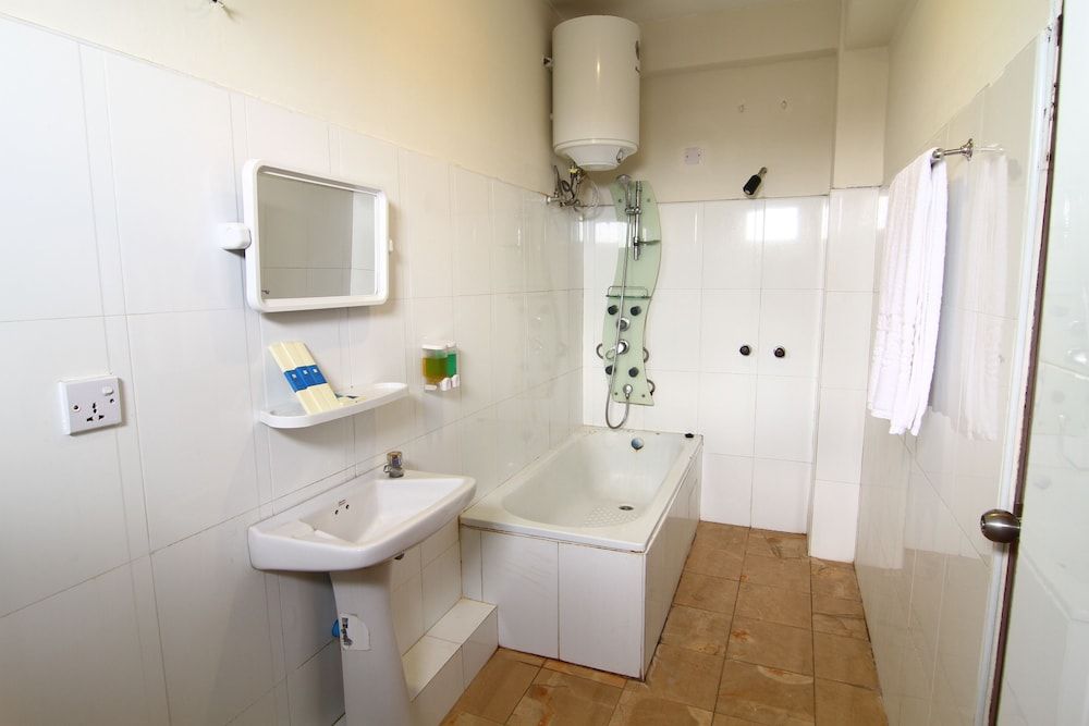 Shwe Htee Hotel Yangon Suite 3