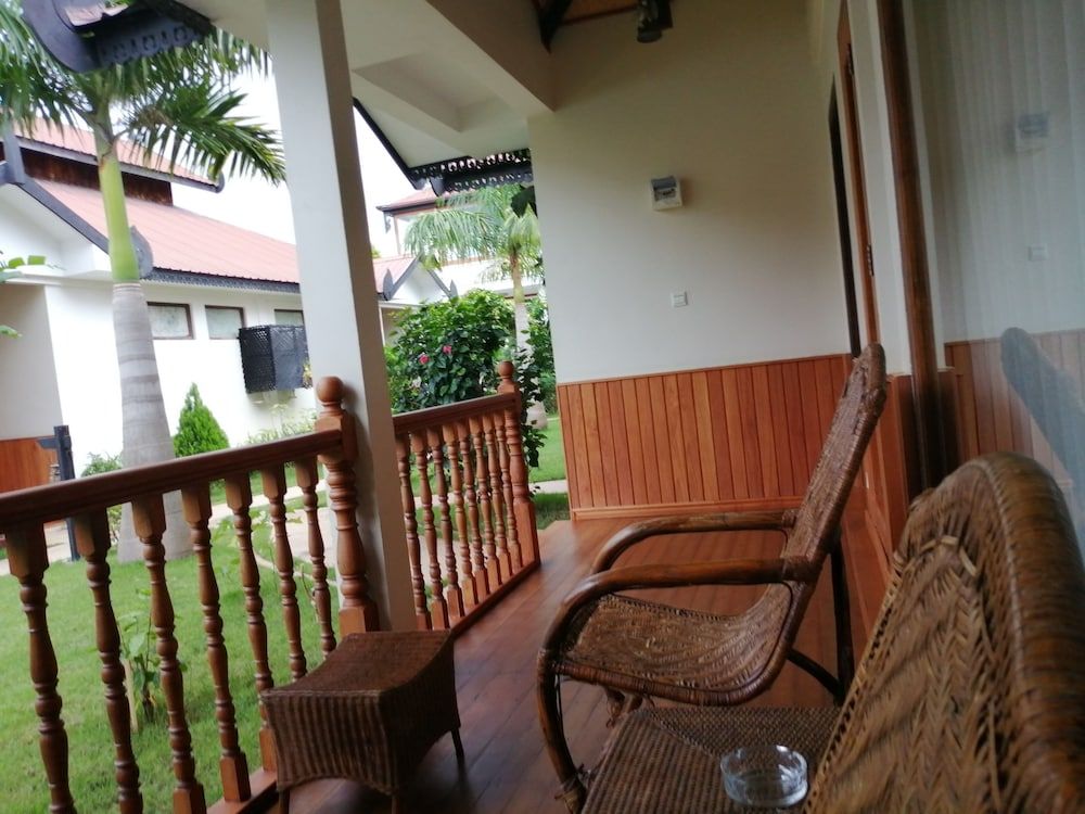 Spring Lodge Inle Deluxe Bungalow Family Room 3