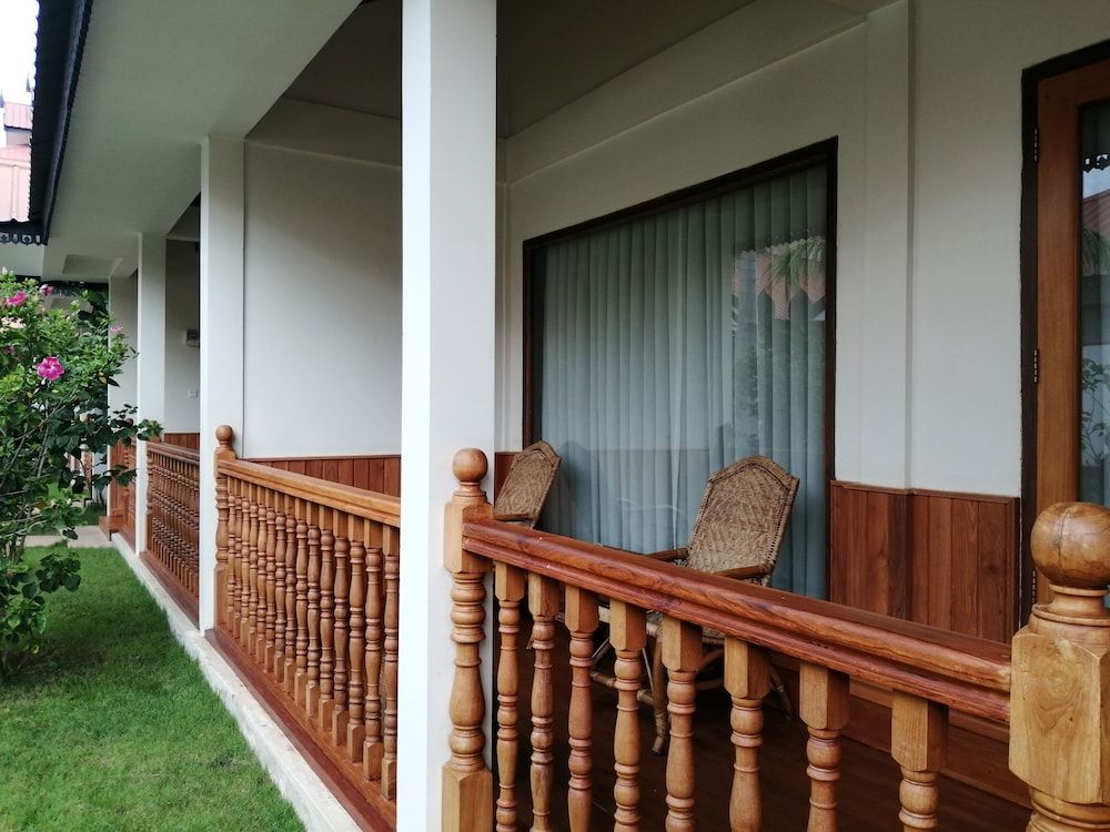 Spring Lodge Inle Deluxe Bungalow Family Room 7