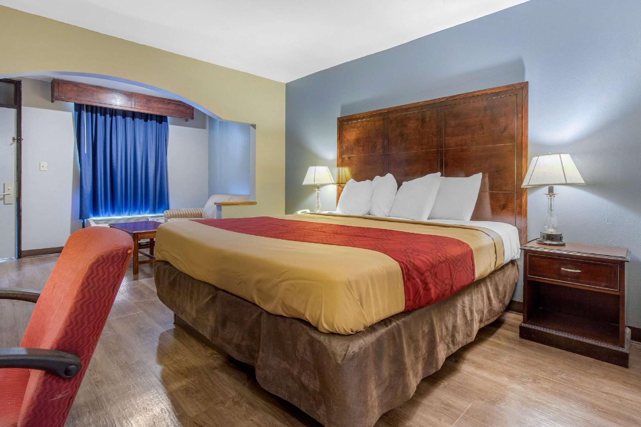 1 King Room Non-Smoking