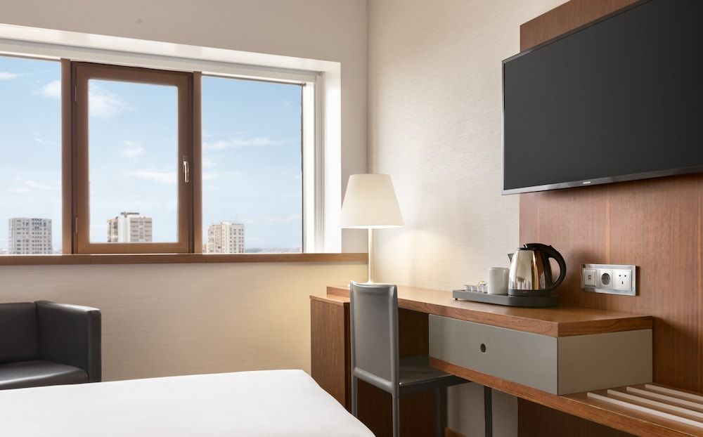 undefined Ramada by Wyndham Lisbon 9