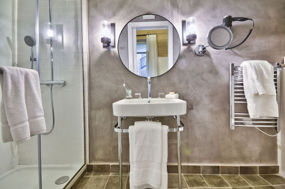 66 Saint Pauls & Spa Deluxe Double or Twin Room, 1 Double Bed, Courtyard View 5