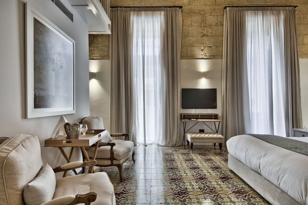 66 Saint Pauls & Spa Grand Suite, 1 King Bed with Sofa bed 4