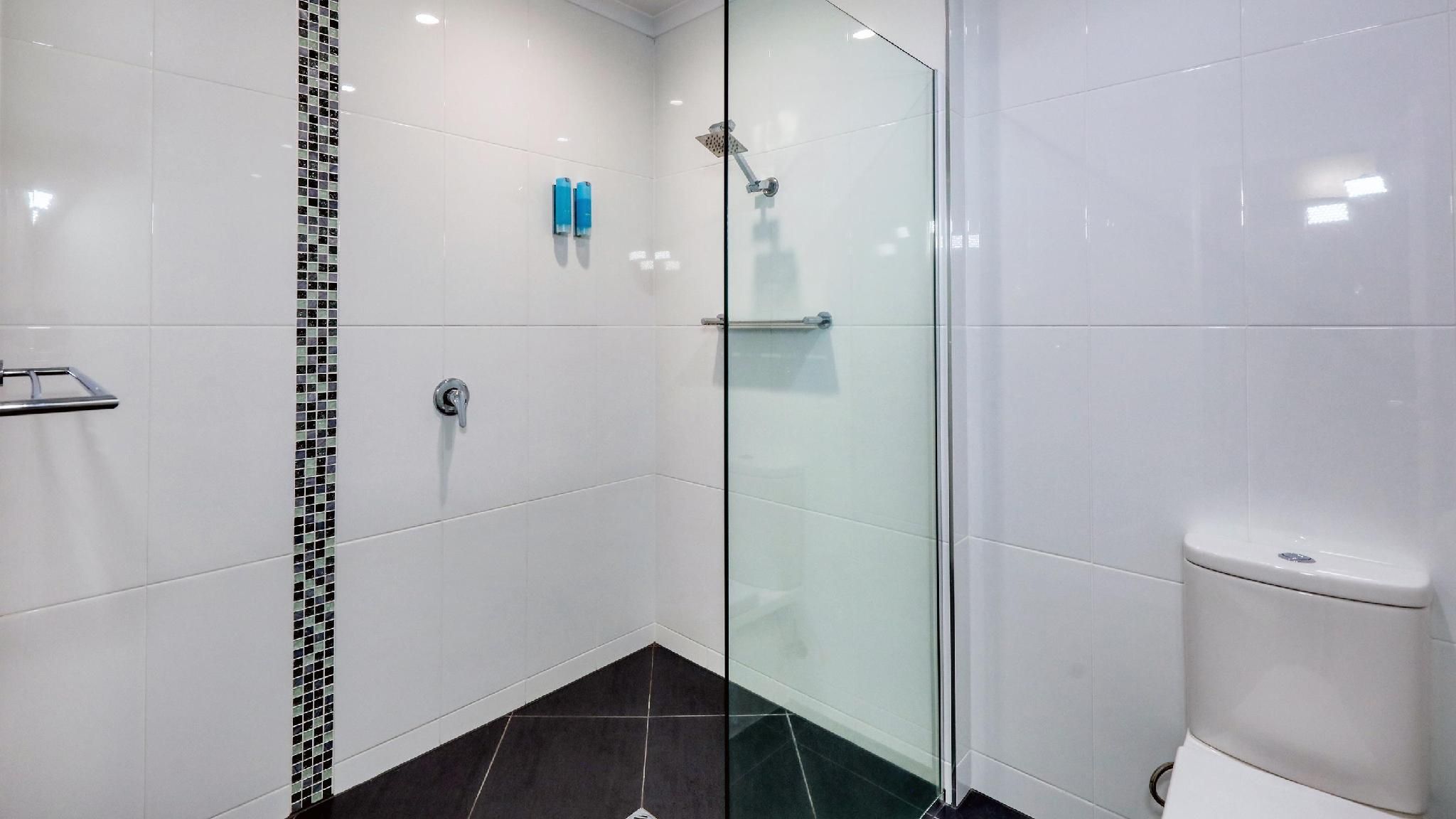 Best Western Cattle City Motor Inn Apartment - 1 King Bed, Non-Smoking, Superior Room, Separate Living Area, Kitchenette, Air-Condition 2