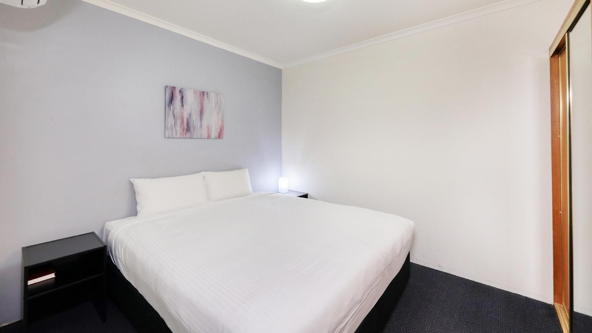 Best Western Cattle City Motor Inn Apartment - 1 King Bed, Non-Smoking, Superior Room, Separate Living Area, Kitchenette, Air-Condition