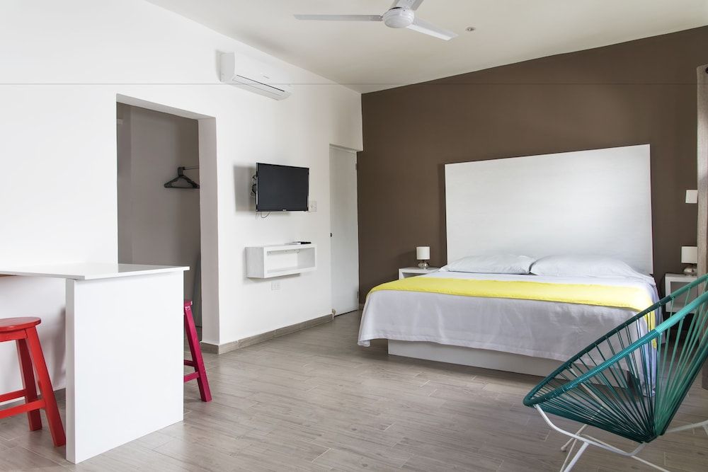 Signature Studio, 1 King Bed, Kitchen