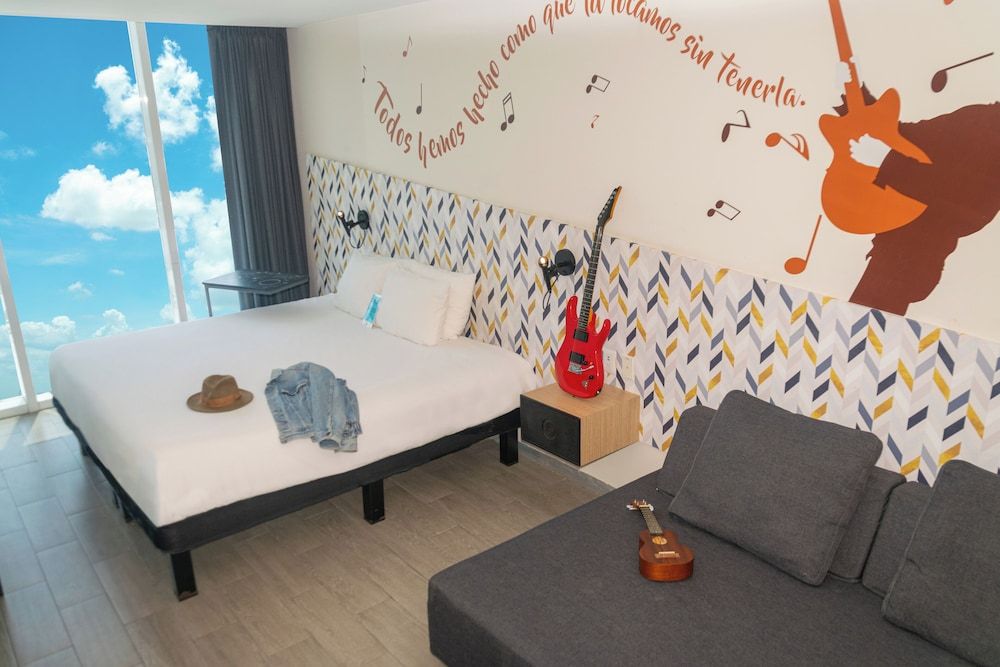 Suite, 1 King Bed with Sofa bed