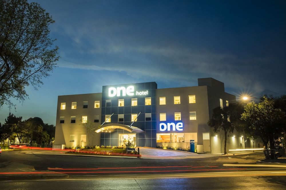 undefined One Ciudad de Mexico La Raza 4