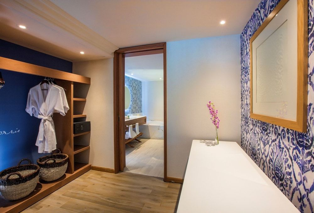 Junior Suite Hacienda Swim Out