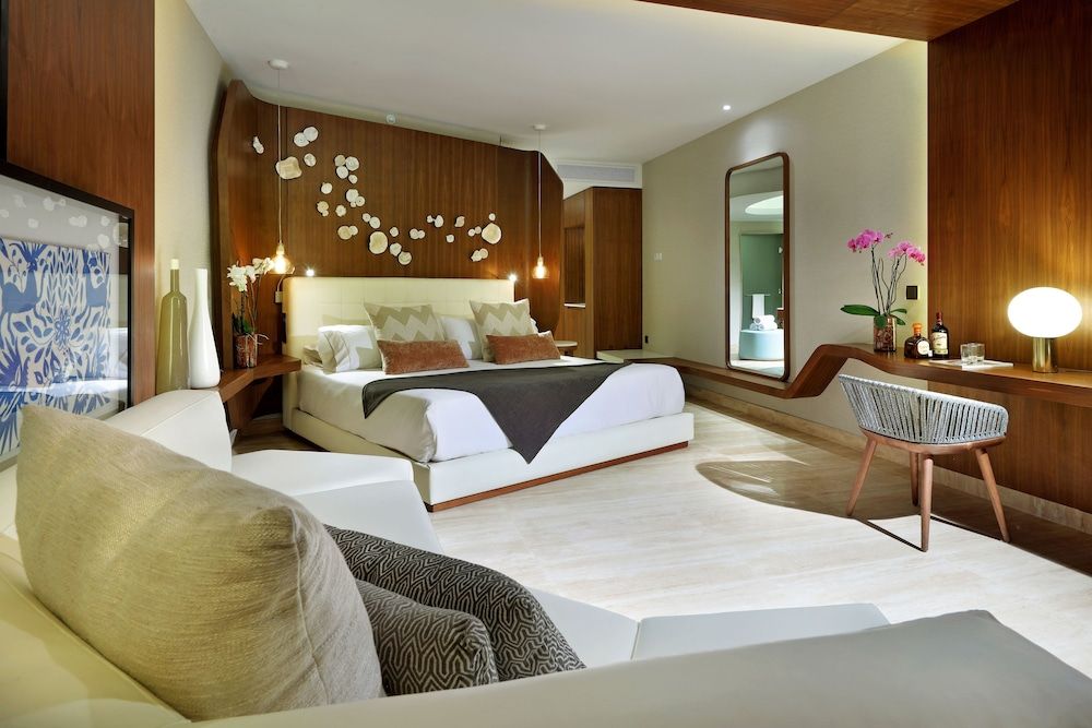Junior Suite Swim Up Beachside