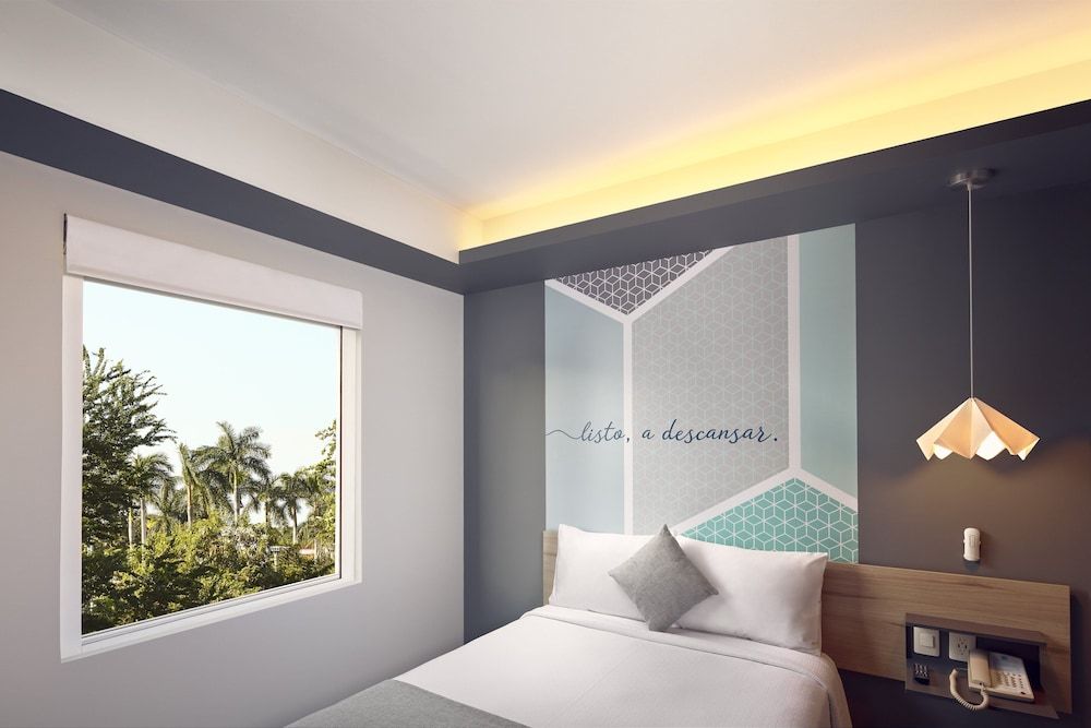 One Acapulco Diamante Superior Room, 1 Queen Bed, Non Smoking 4