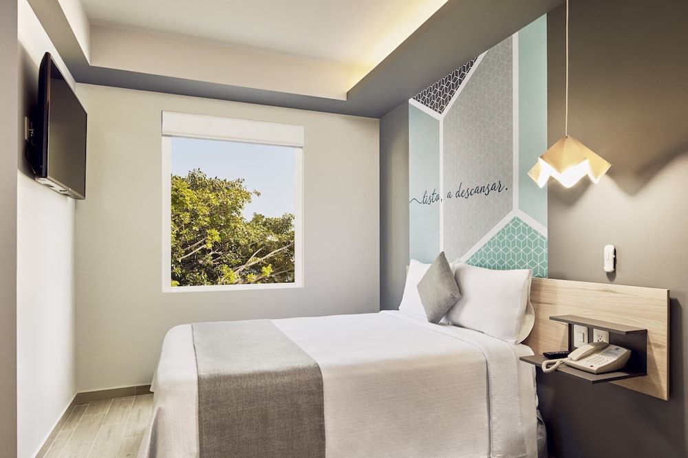 One Acapulco Diamante Superior Room, 1 Queen Bed, Non Smoking 6