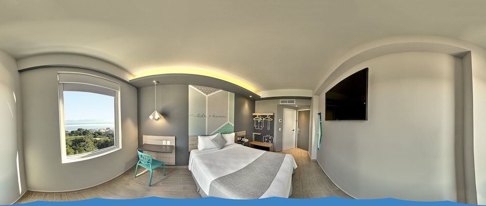 One Acapulco Diamante Superior Room, 1 Queen Bed, Non Smoking 5