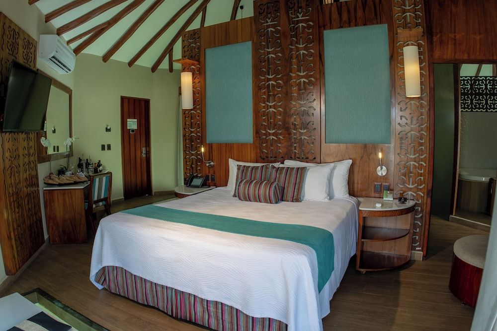 Palafitos Overwater Bungalows, Catamarán, Cenote & More Inclusive OVERWATER BUNGALOW