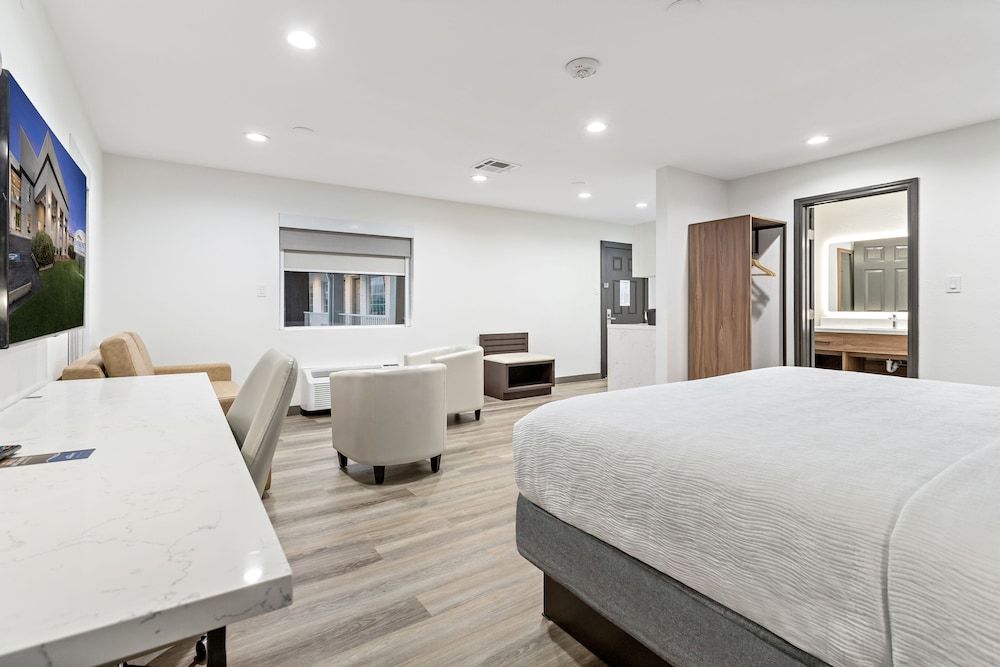 Suite, 1 King Bed, Non Smoking