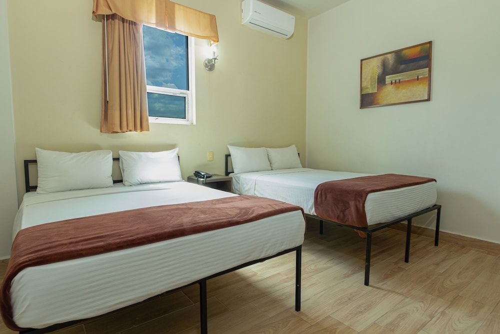 Hotel Plaza del Arco Express Standard Double Room, 2 Double Beds