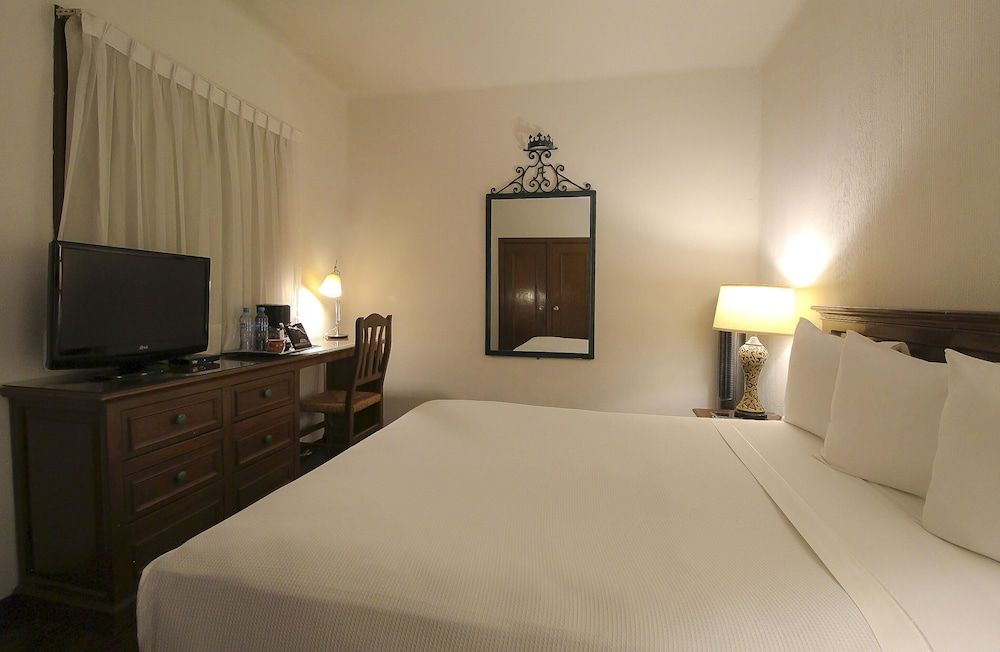 Standard Room, 1 Queen Bed