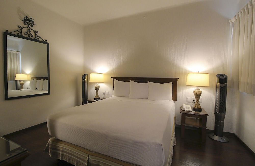 Standard Room, 1 Queen Bed