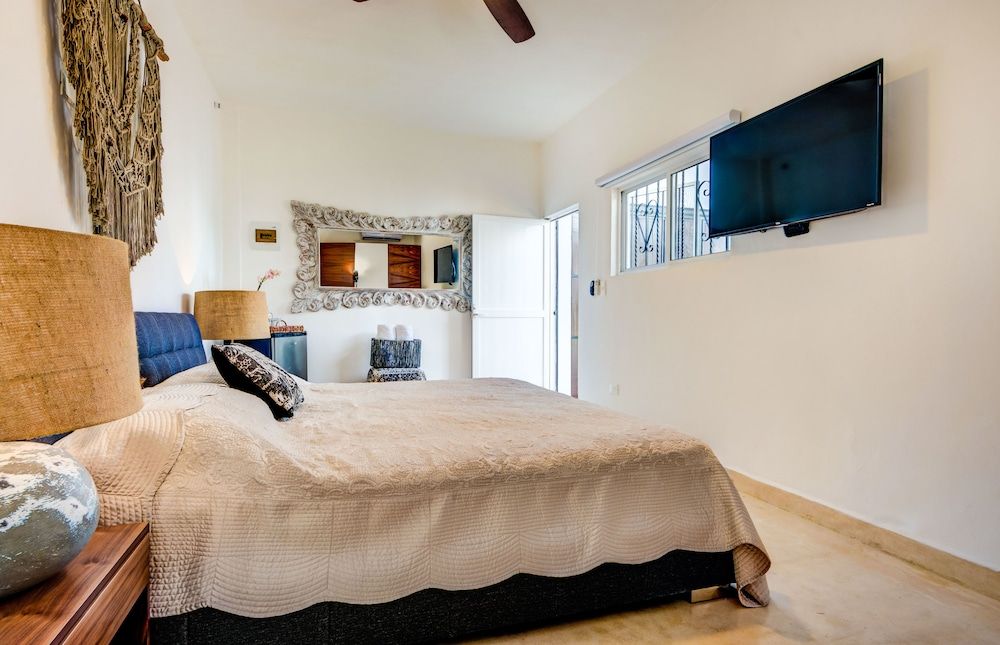 undefined Nomad Deluxe 2