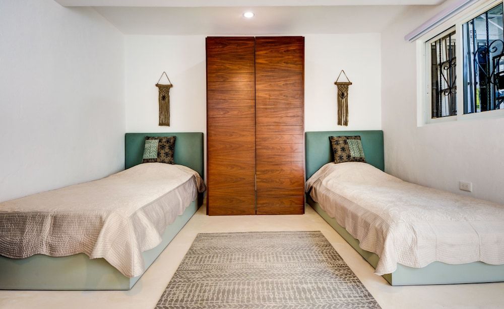 undefined Nomad Deluxe 9