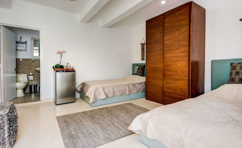 undefined Nomad Deluxe 8